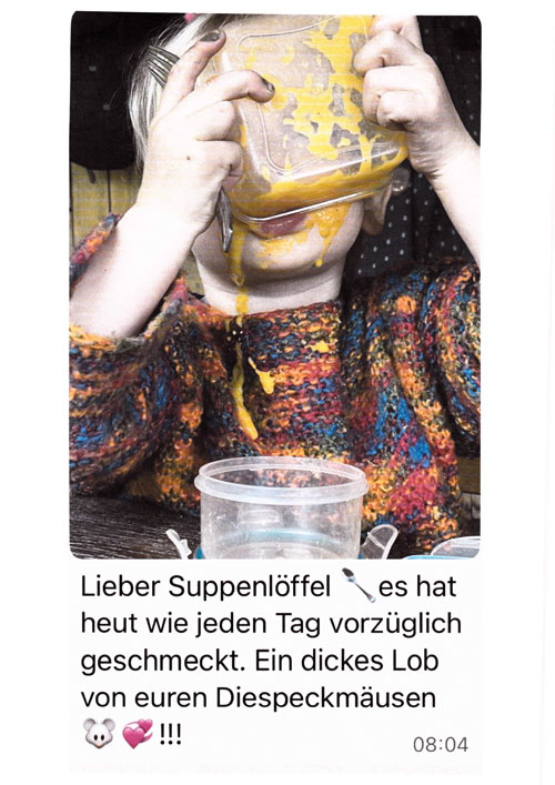 Referenz von den "Diespeckmäusen" mit Foto eines Kindes, dem das Essen sehr schmeckt