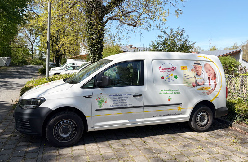 Lieferwagen des Kindercaterer Suppenlöffel-Vitalfood